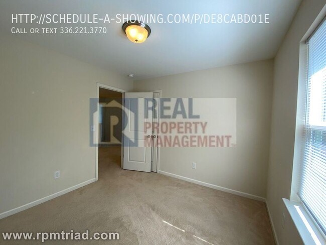 Building Photo - 3 Bedroom / 2.5 Bath Home Available Now!