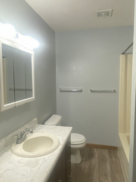 Building Photo - 219 Marion Dr
