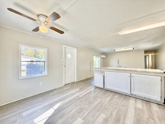 Building Photo - 6519 Sandra Dr