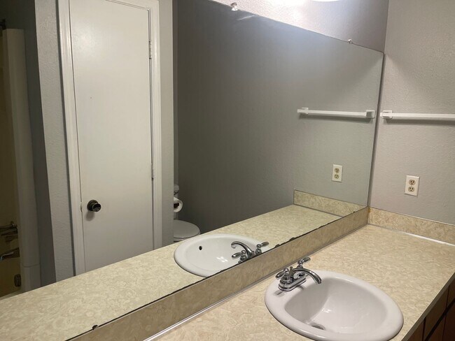 Building Photo - Jackson Street Duplex's