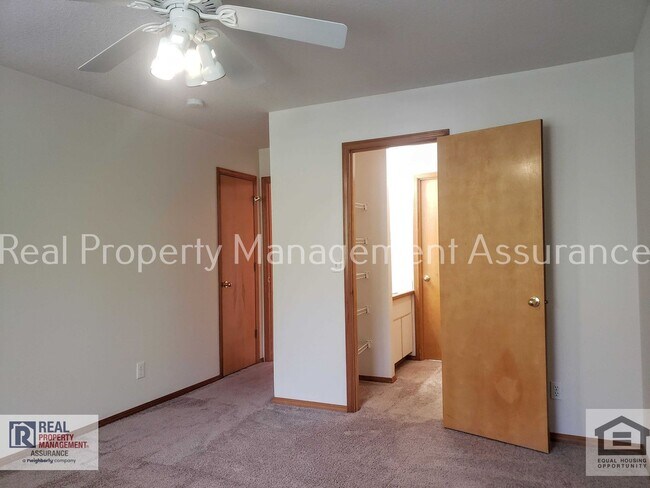 Building Photo - 470 SW 150th Ave