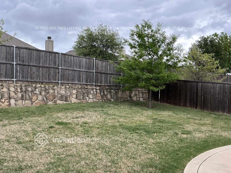 Building Photo - 753 Jamestown Ln