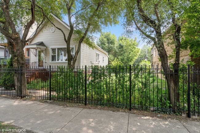 Building Photo - 2759 W Francis Pl