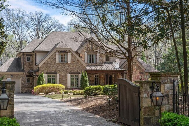 Building Photo - 5265 Peachtree Dunwoody Rd NE