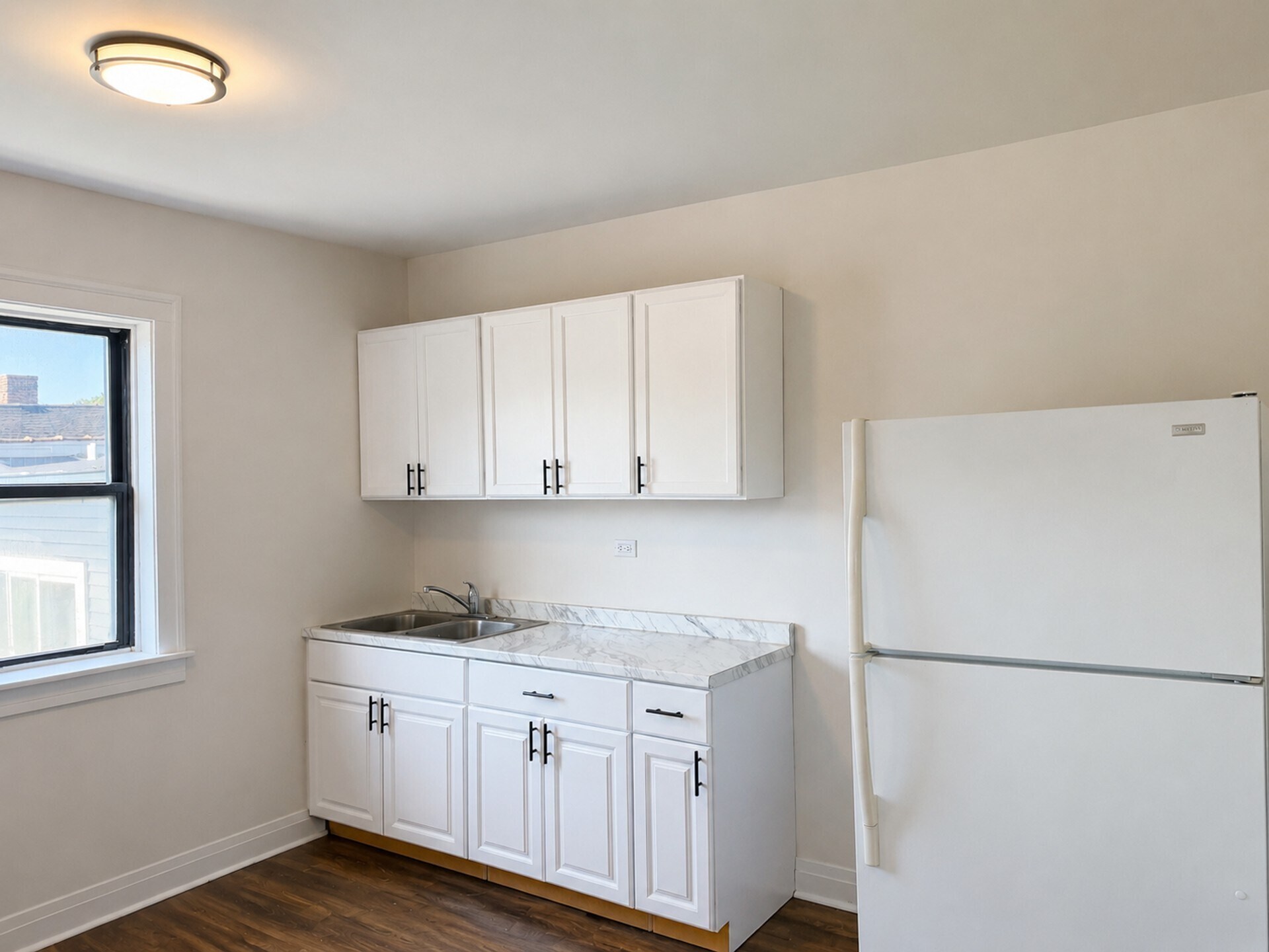 Building Photo - 7351 N Damen Ave