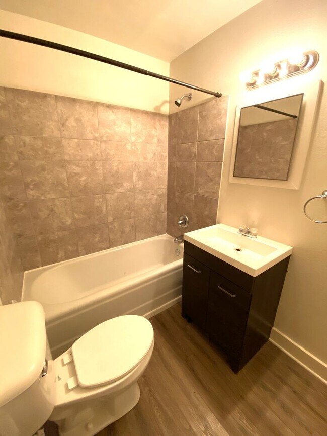 Building Photo - 3 BED 1.5 BATH NEAR OU MEDICAL CENTER