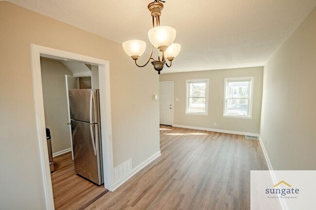 Building Photo - 5318 Patrick Henry Dr