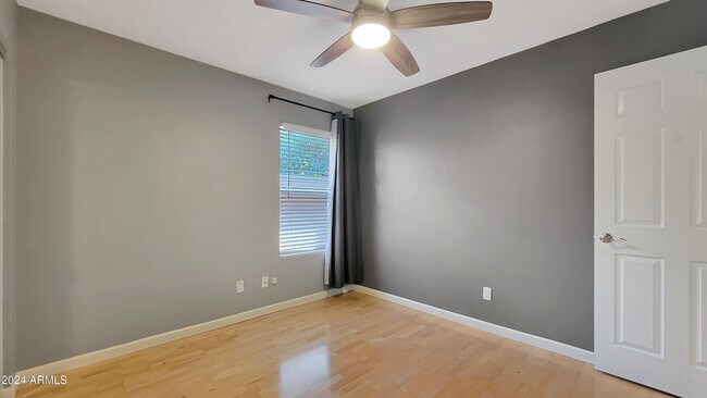 Building Photo - 8817 E Dahlia Dr