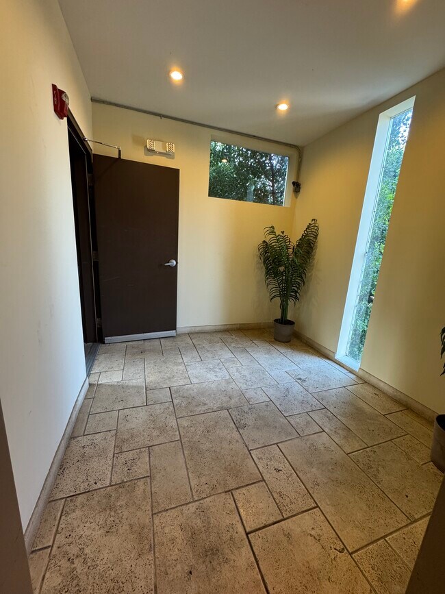 Building Photo - 1845 Beloit Ave