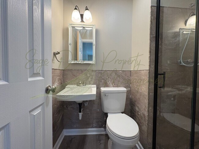 Building Photo - TOWNHOUSE IN BLUE SPRINGS!!!