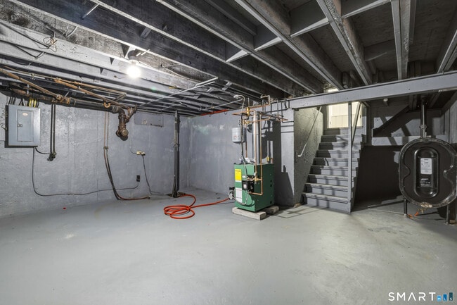 Building Photo - 140 Camp Ave