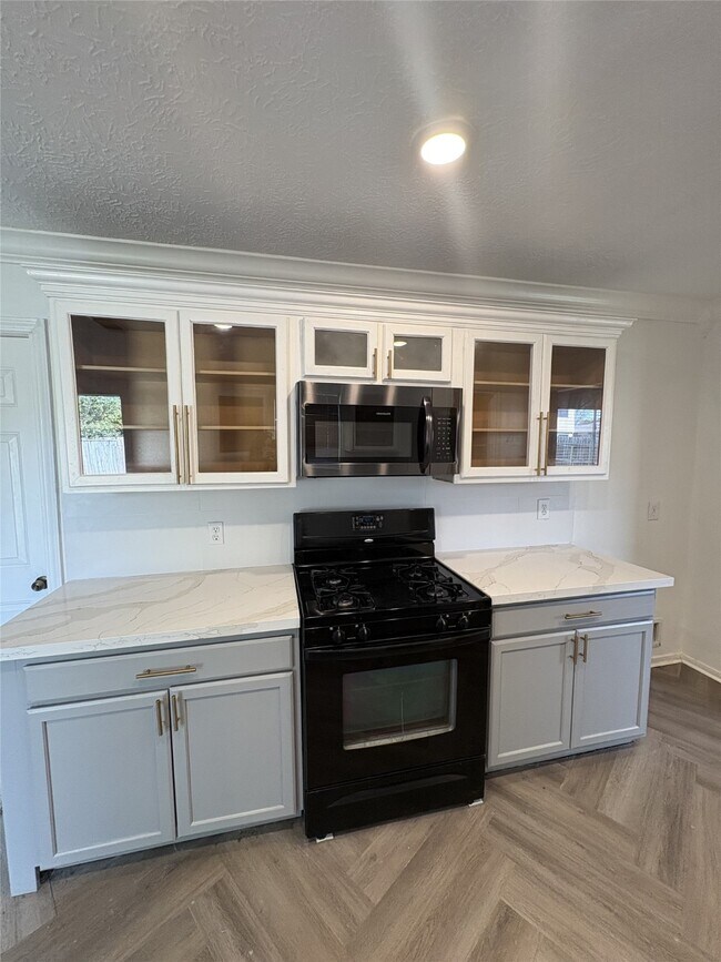 Building Photo - 13714 Firerock Dr