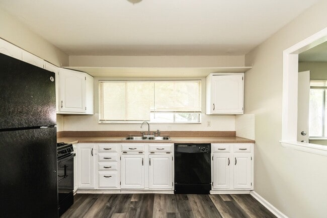 Building Photo - Charming & Affordable 3-Bedroom Home for L...