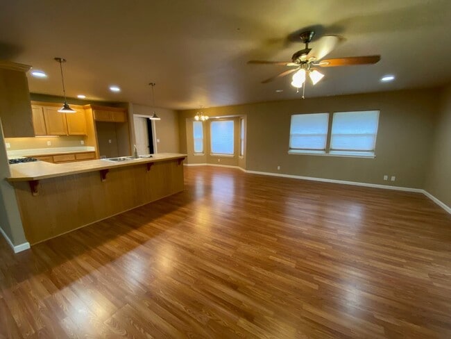 Building Photo - Great 3 Bedroom 2 Bath House on the West side!