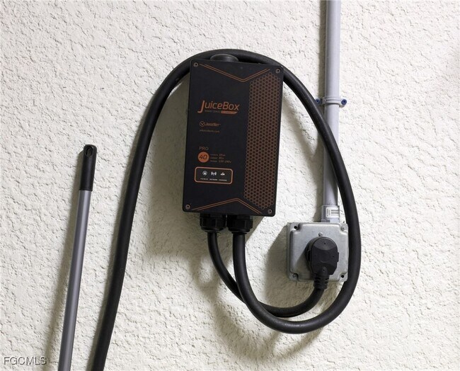 Building Photo - 13225 Silver Thorn Loop