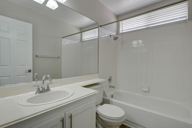Building Photo - UPGRADED 3 BEDROOM HOME IN GREEN VALLEY
