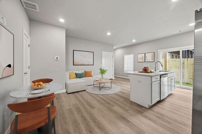 Building Photo - 2602 SW Convent St