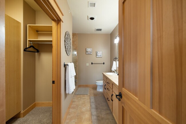 Building Photo - 2051 N Main St