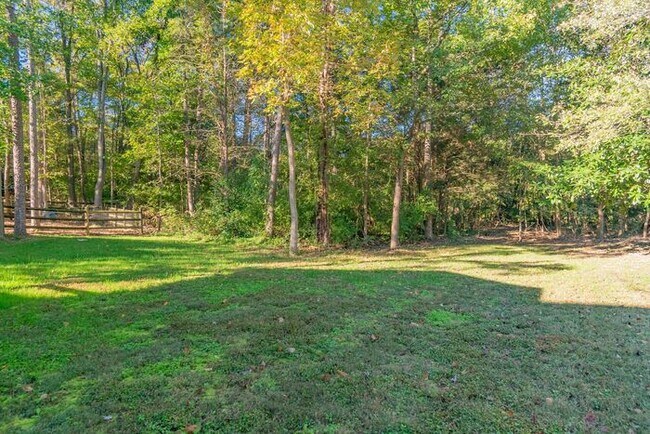 Building Photo - Beautiful 4-bedroom 2.5 bath home in desirable Brownes Ferry subdivision