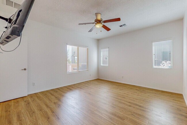 Building Photo - 3 bedroom, 2 1/2 Bath Pulte Ocotillo Model Home