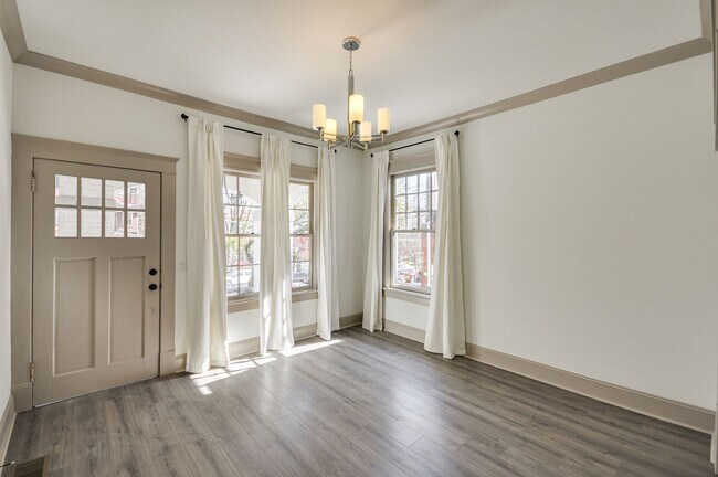 Building Photo - Beautifully Updated 1bd/1ba Condo in Midto...
