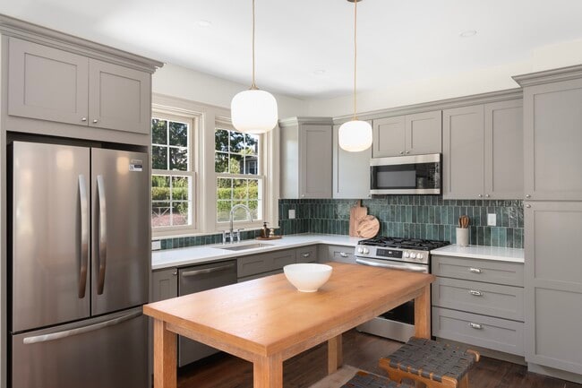 Building Photo - 294 Cole Ave