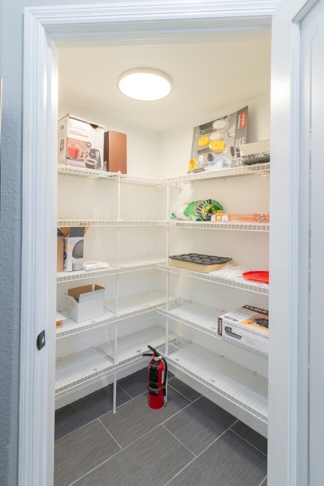Building Photo - 708 Promenade Pl