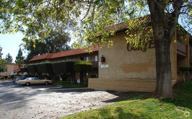 Building Photo - Elan Pointe Vista