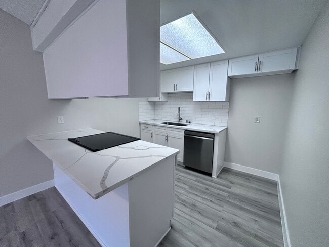 Building Photo - 10431- 10433 El Mercado Drive