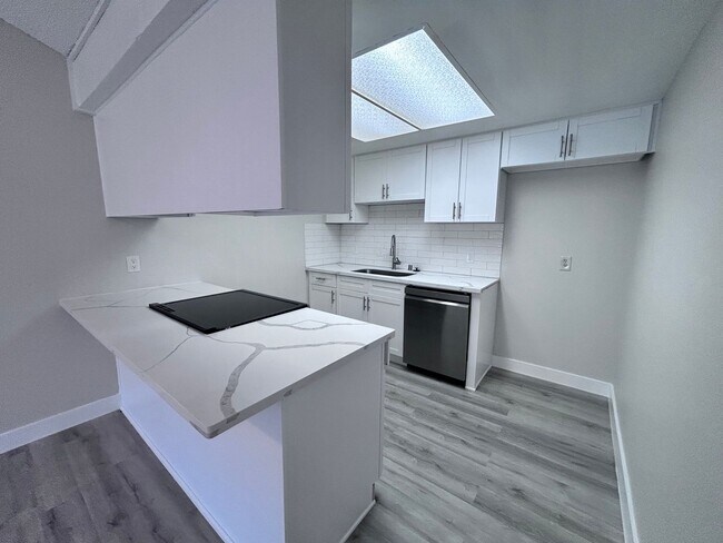 Building Photo - 10433-10433 El Mercado Dr