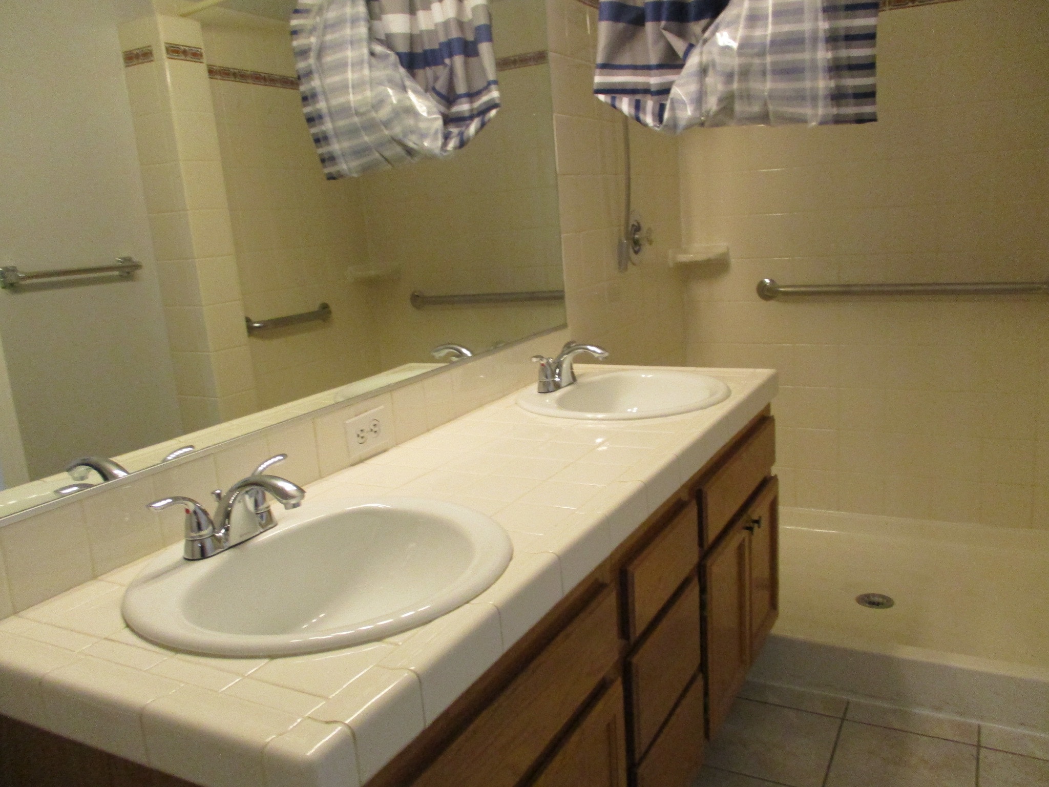 master bathroom - 5225 W Reno Ave