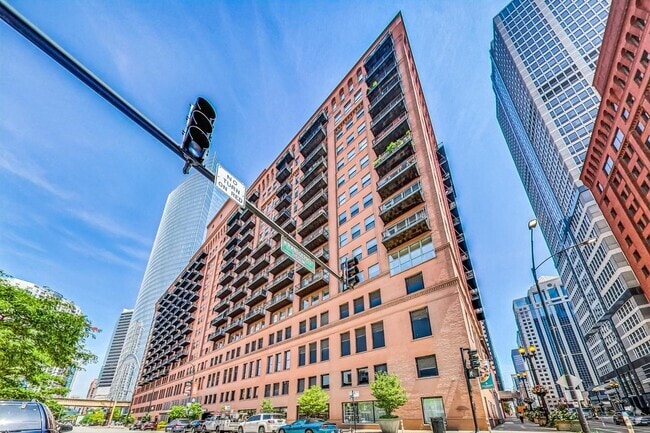 Building Photo - 165 N Canal St