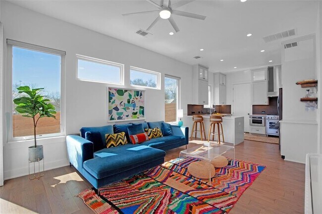 Building Photo - 4020 Valley View Rd