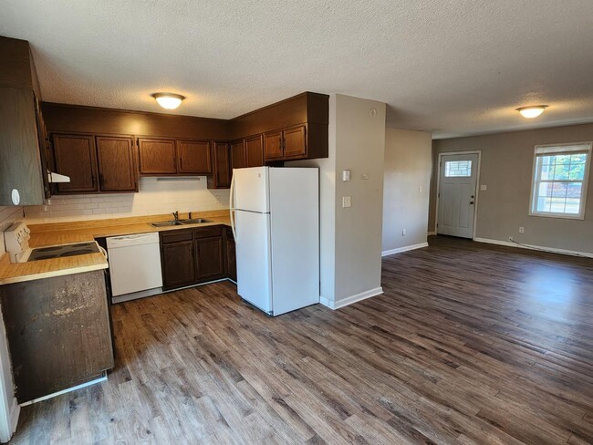 Building Photo - 408 Sheila St