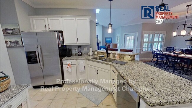 Building Photo - Immaculate 3 BD/2 BA Townhome in the Ashwo...