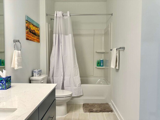 Building Photo - 525 Parkway Dr NE