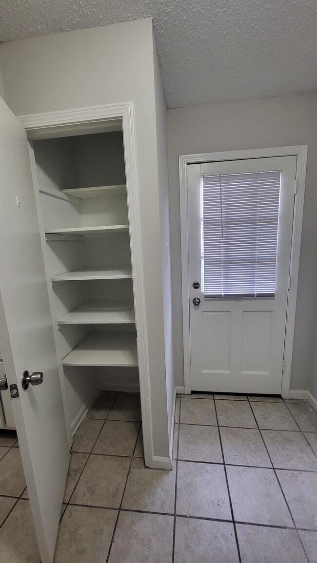 Building Photo - 3823 Rainford Dr