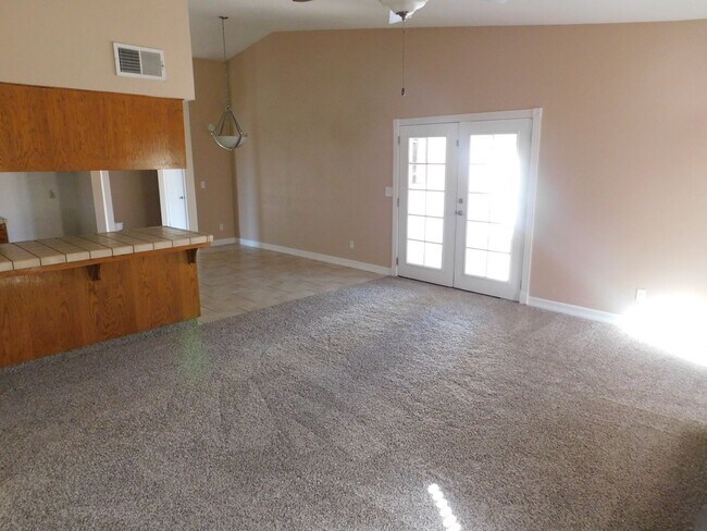 Building Photo - Gorgeous 3 Bed 2 Bath House in a Great Neighborhood