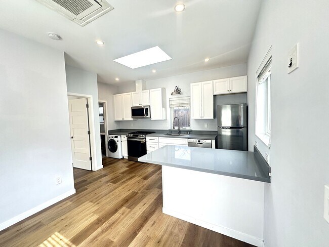 Building Photo - 1439