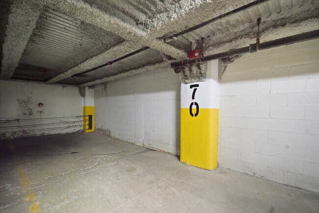 Building Photo - 2 Bed, 1.5 Bath With Garage Parking Included