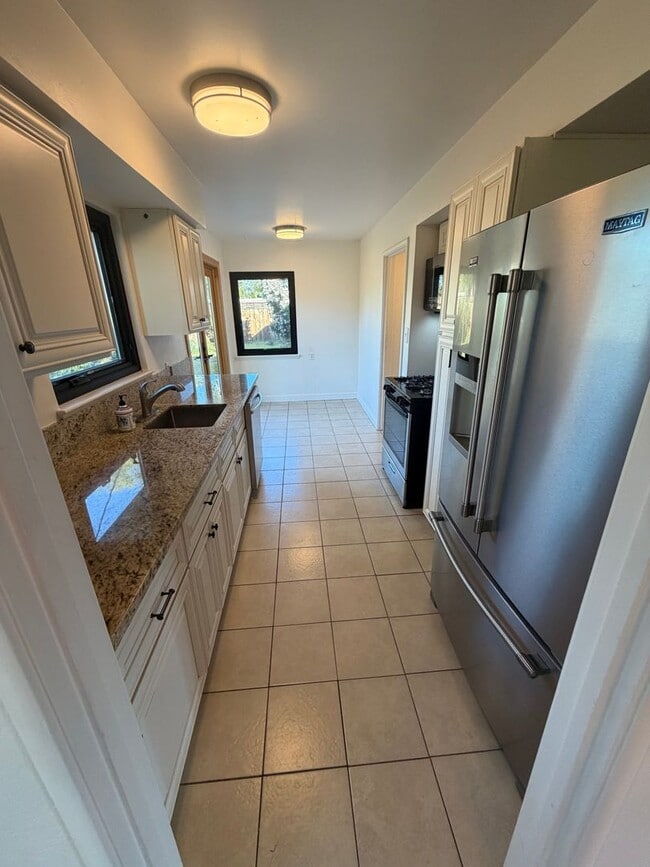 Building Photo - 3 Bed / 1.5 Bath | Thornwood Terrace Home Available Now