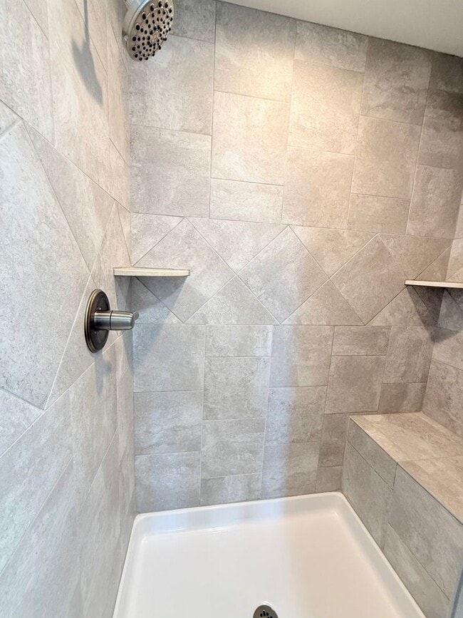 Building Photo - Incredible 4 bedroom house in Fox Creek!