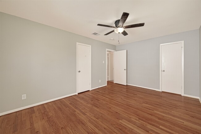 Building Photo - 226 W 4th St