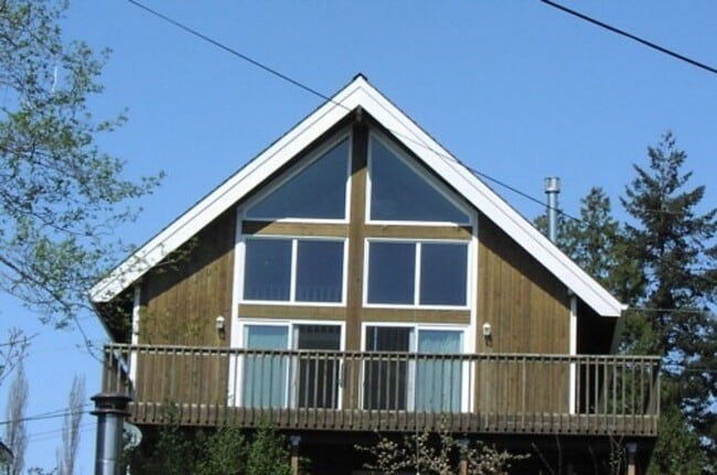 Building Photo - 5065 Fern St
