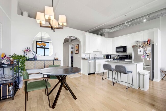 Building Photo - 1301 W Madison St