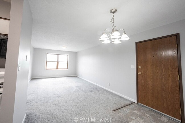 Building Photo - "Charming 2-Bedroom Haven in Shelbyville w...
