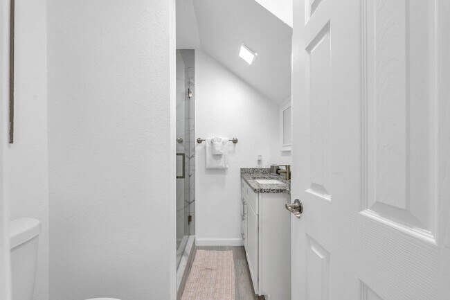 Building Photo - 10877 Overseas Hwy