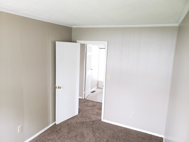 Building Photo - Charming 3-Bedroom Ranch Home on Corner Lo...