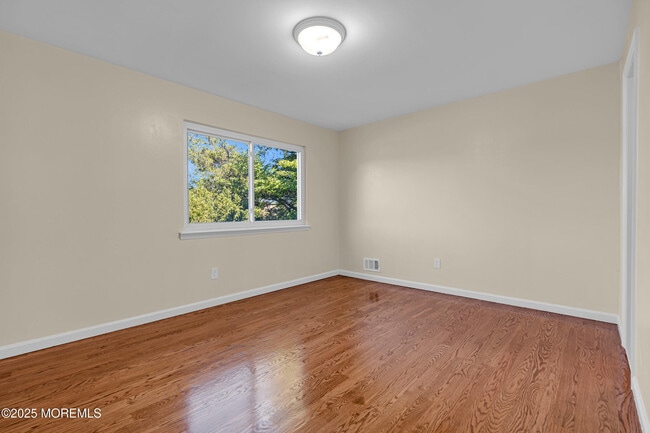 Building Photo - 10 Foxwood Ct