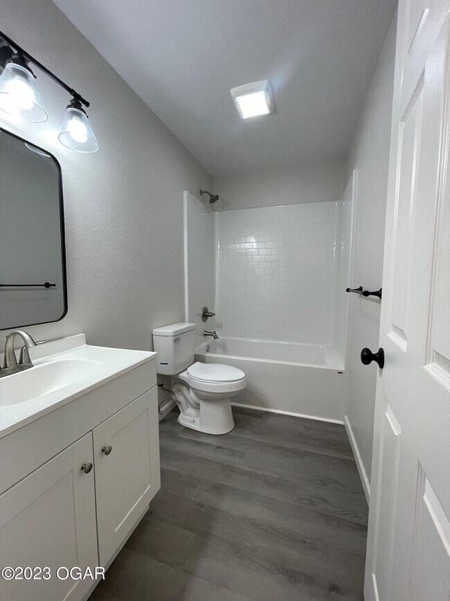 Building Photo - 524 N Jackson Ave